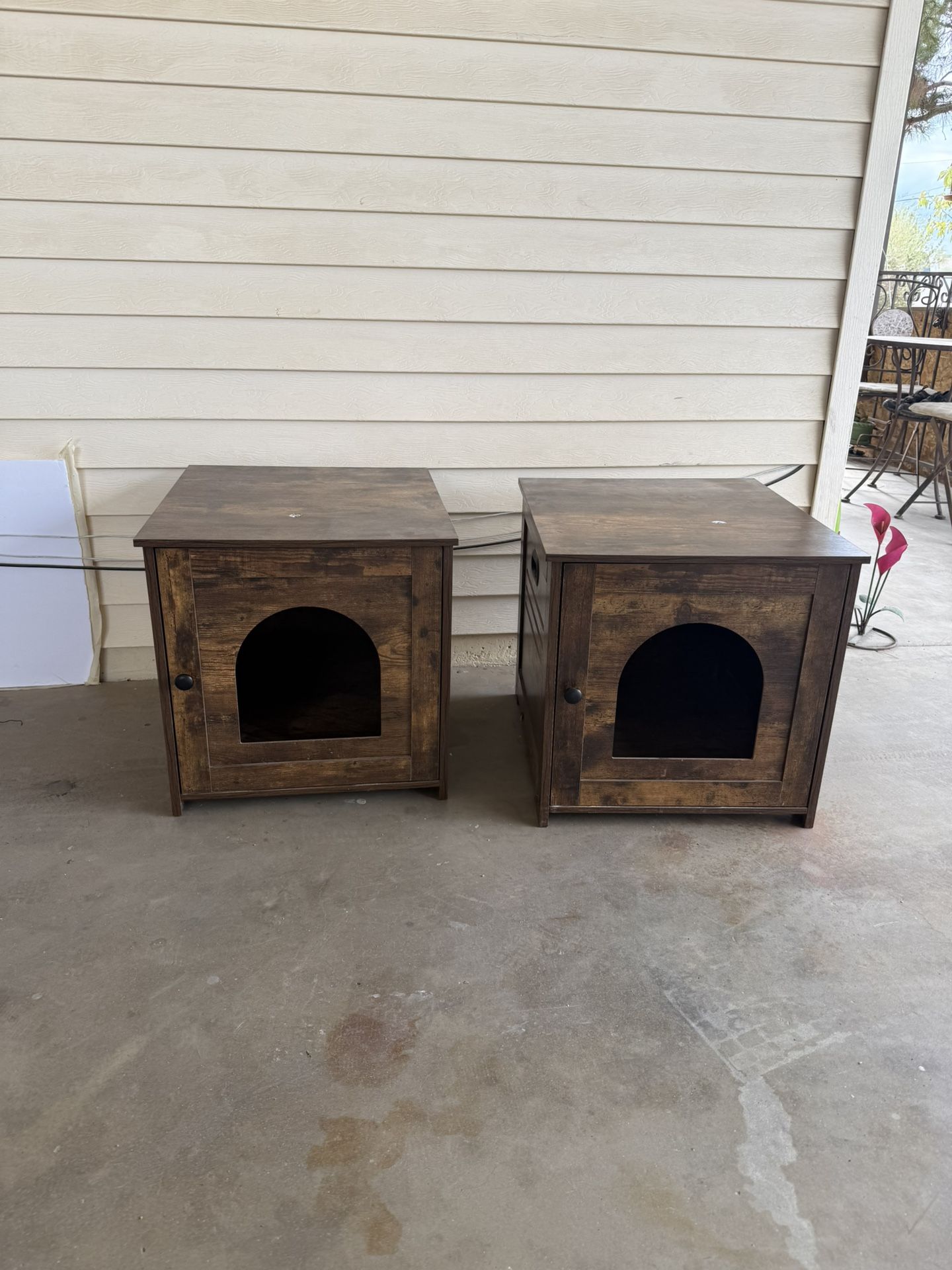 2 Small Dog Houses
