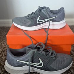 Boys Nike Downshifter 11 Size 4