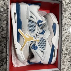 Jordan’s 4  -  Size 4.5 Y 