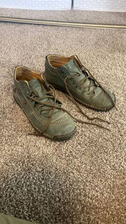 Moccasin style hiking shoes, mens 11