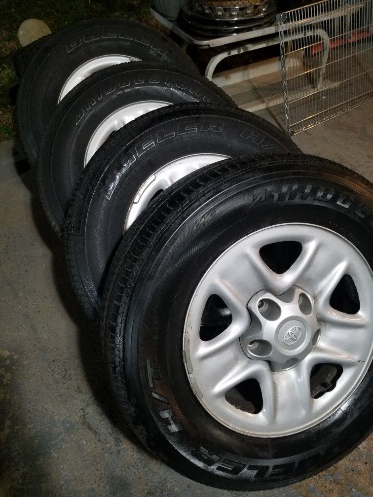 Set Of 5 Toyota Mounted Tires & Wheels 