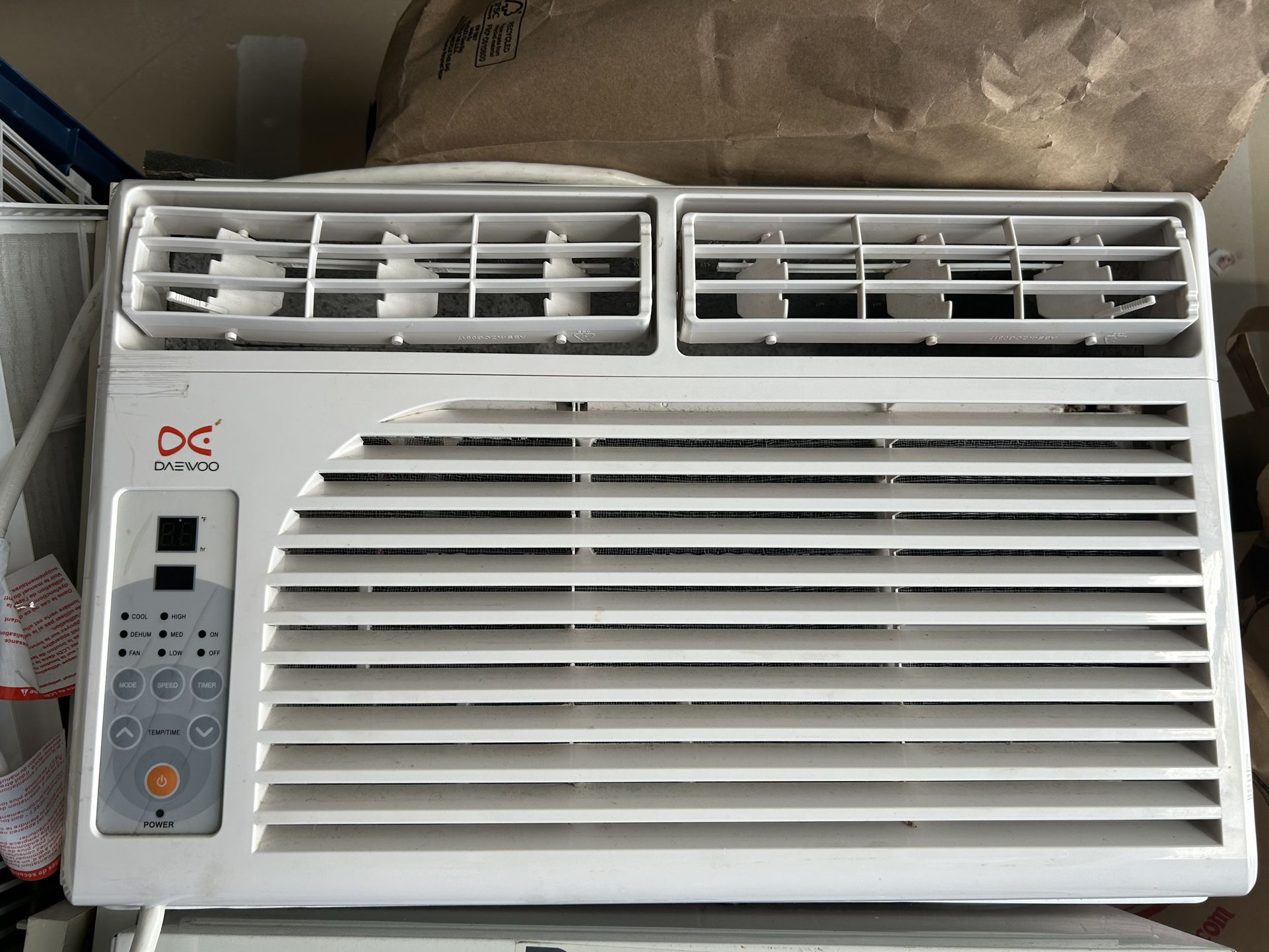 Nice Window Air Conditioner Daewo- 10,800 BTU