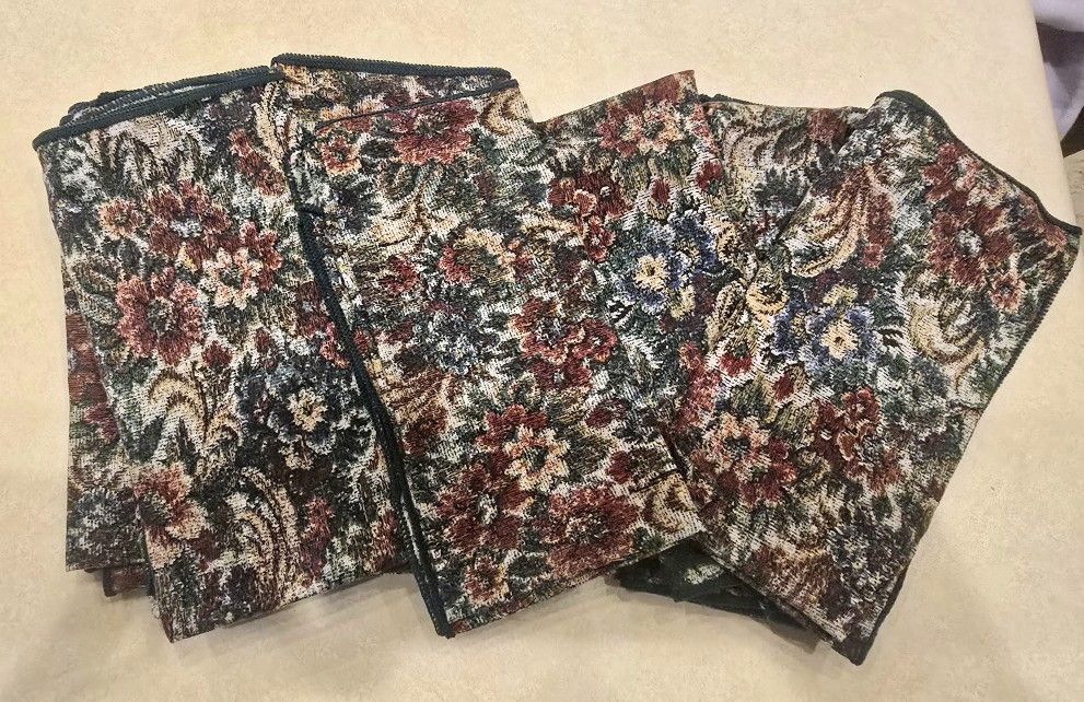 12 Cloth Napkins 17x17in