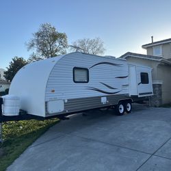 2011 Skyline By Aljo 27 Ft