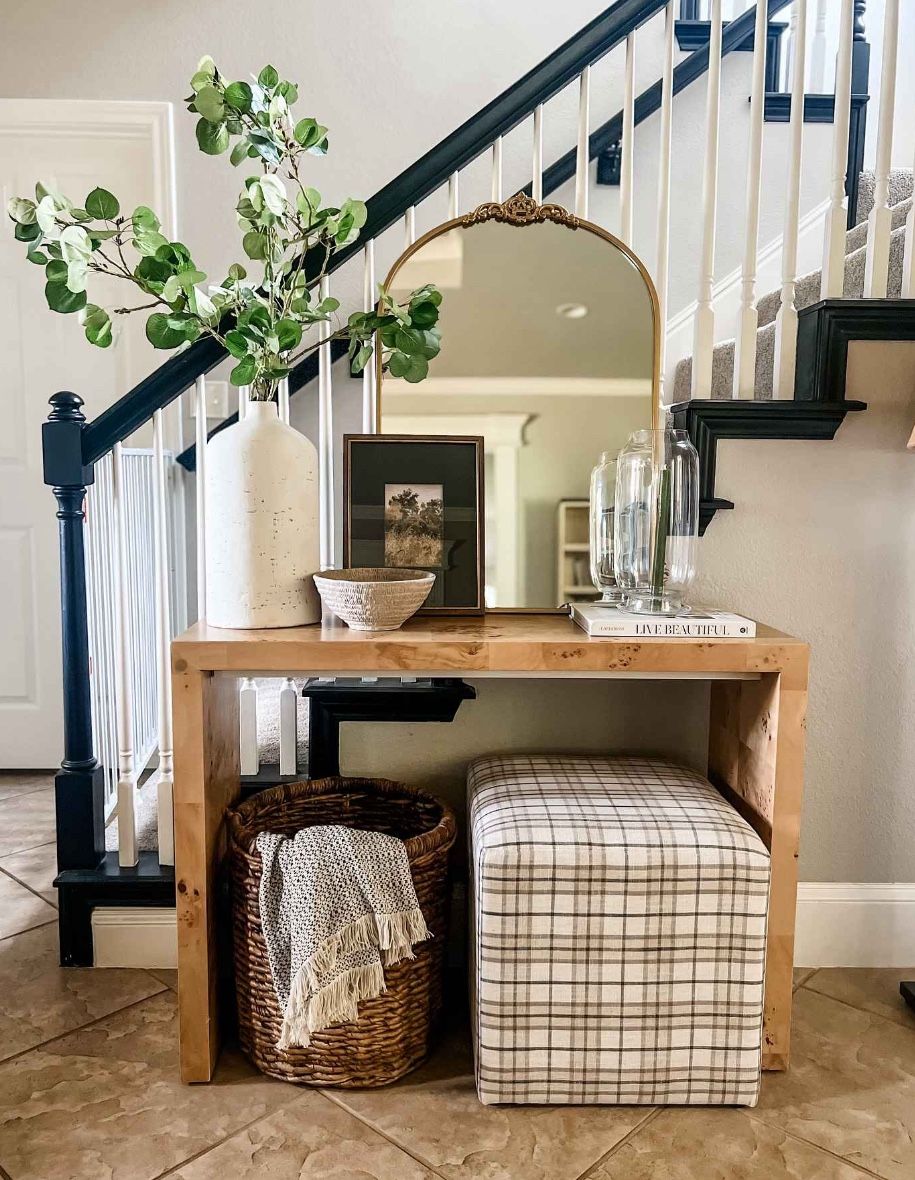 Console/Entry Table
