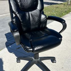 Black Executive Office Chair – Adjustable & Comfortable