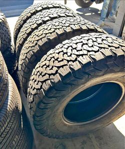 285/70/17 bffoodrich vendo un set de llantas usadas excelente condiciones de vida las 4 ✅🤩I am selling a set of used tires, all 4 in excellent living