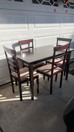 47 x 29 1/2 wood table & 4 chairs