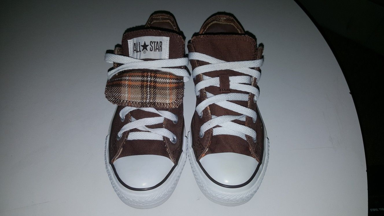 Converse All Star
"Size 4 Mens" & "size 6 Women "