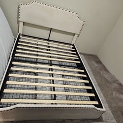 Queen Bed with 4 pull-out draws