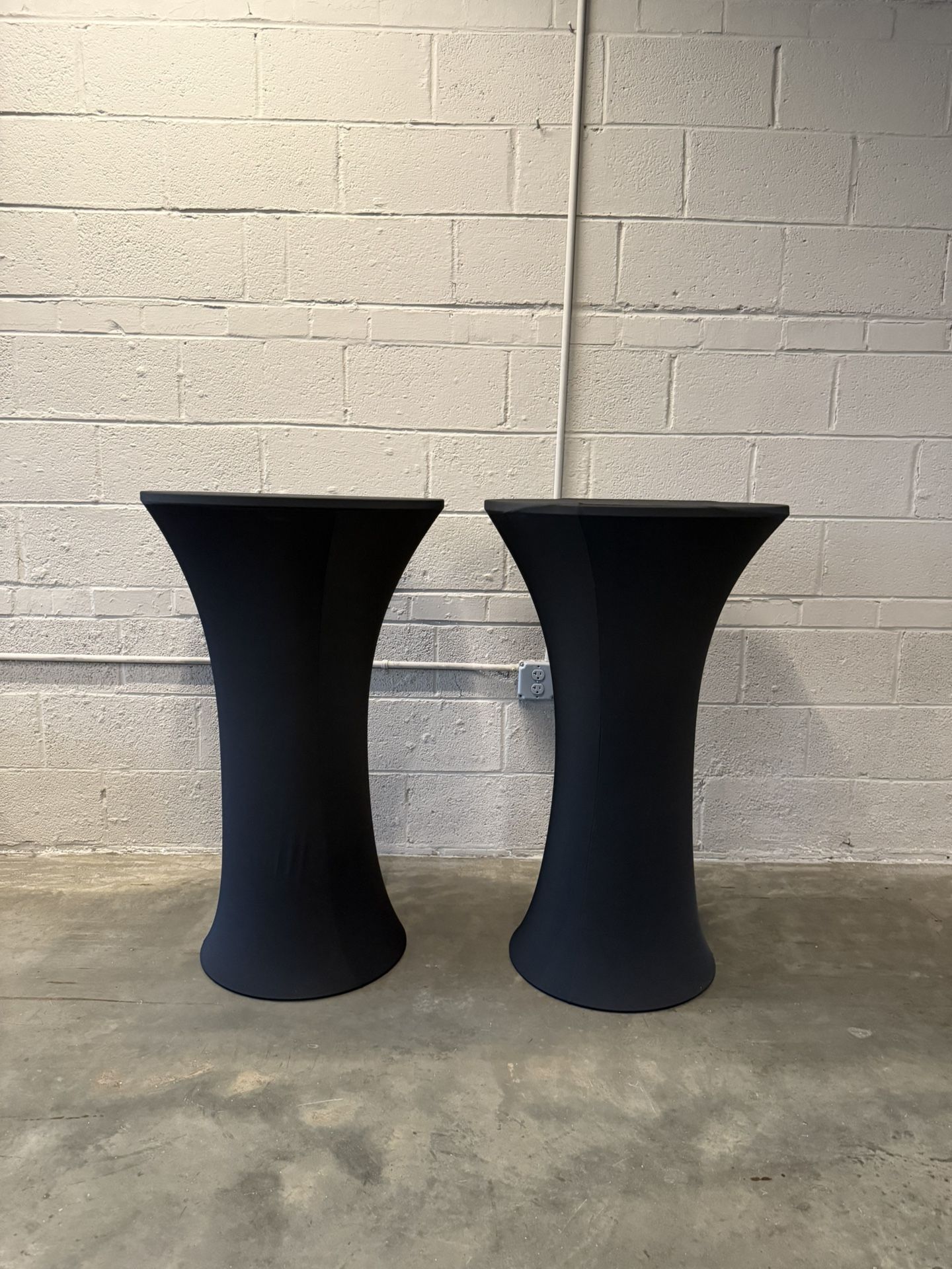 Round Bar & Pub Tables