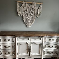 French Dresser