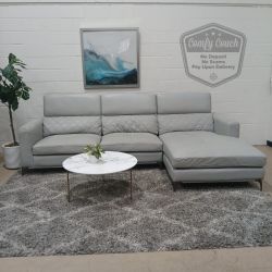 🛋️Sofia Vergara Leather Sectional Sofa (Delivery Available!! )