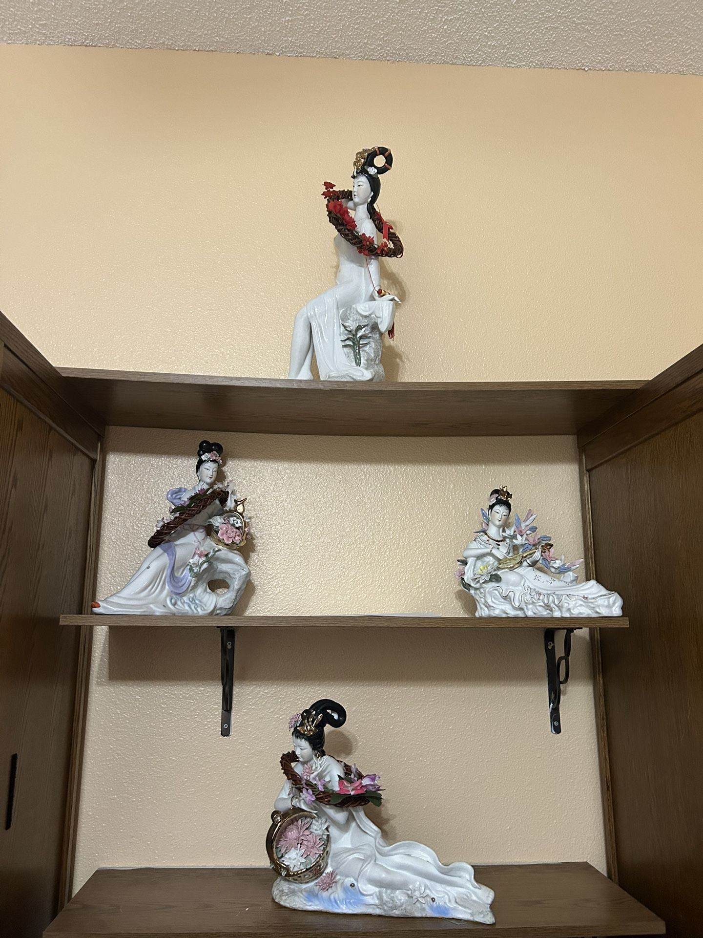 Geisha Porcelain Statues