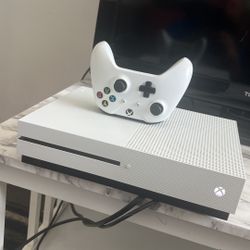 Xbox One S + Tv Screen Free