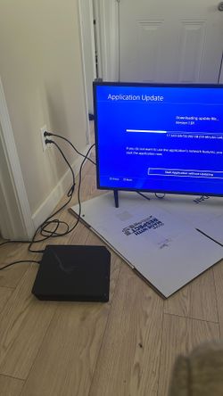 PS4 With One Controller And 45 Inch Tv
