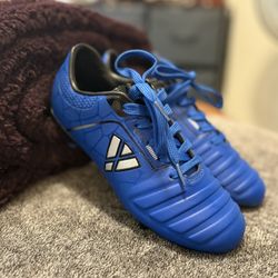 Boys Soccer Cleats Size 3.5 