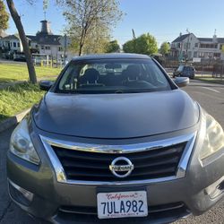 2014 Nissan Altima Low Miles!! Only 108K!!