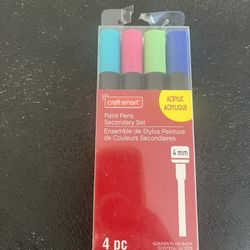 Set of 4 New Acrylic Paint Pens 