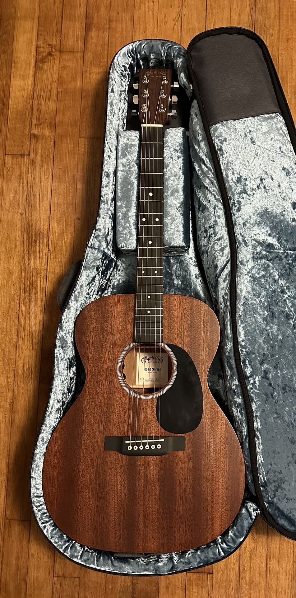 Martin 000-10E Acoustic-Electric Guitar Road Series