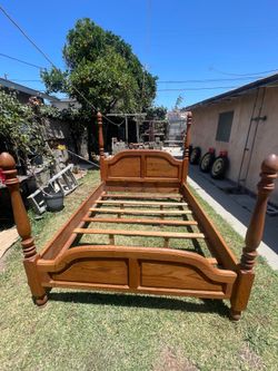 ITS FREE QUEEN SIZE BED