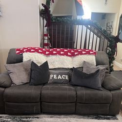 La-Z-Boy Leather Reclining Sofa & Loveseat Set – Excellent Condition