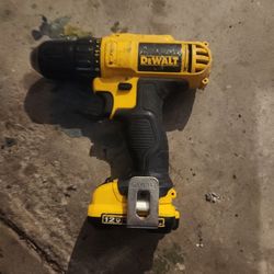 Dewalt 12vault Drill With One Battery No Charger 
