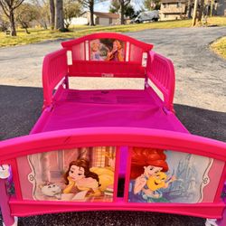 Disney Princess Toddler Bed W/Safety Rails
