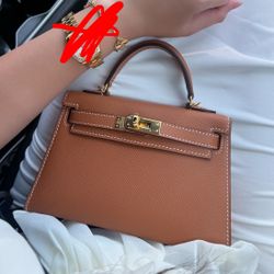 (CHECK DESC) Hermes Mini Kelly In gold. 