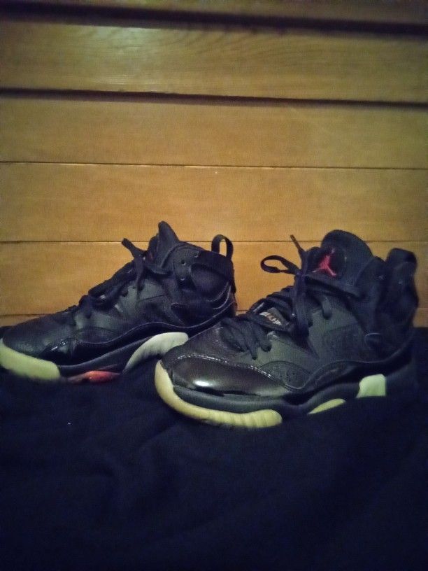 Jordan  Size. 6.5   Like New  $ 40