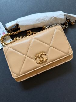 100% Authentic Bnwt Chanel 19 Lambskin WOC Quilted 22c