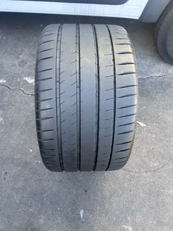 1 used tire 325/30/19 Michelin