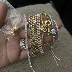 Bracelets 