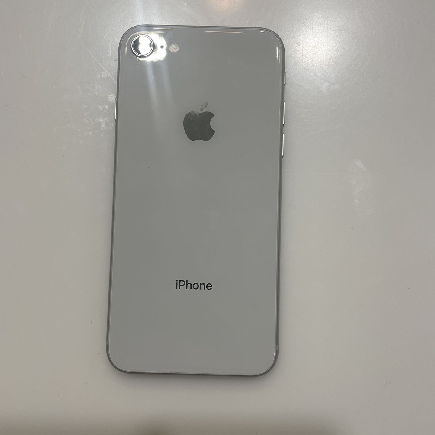 Unlocked iPhone 8 64 GB- Silver/White