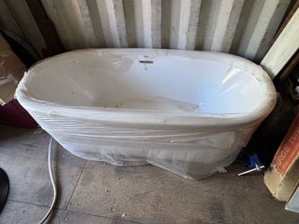 Jacuzzi Brand Acrylic Freestanding Bathtub & Chrome Modern, floor-mounted bathtub faucet/hand shower
