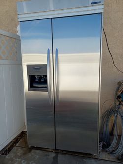 42-inch KitchenAid Refrigerator Stainless steel