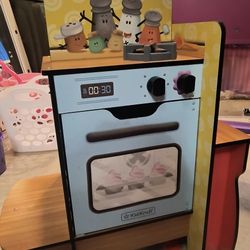 KidKraft Blue's Clues & You! Cooking-Up-Clues Wooden Play Kitchen & Handy Dandy Notebook