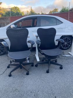 HM CHAIRS   Mirra2    325each    (((Only  Chairs ))) 