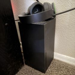 Xbox Series X, Official Xbox Wireless Headset, A Few Games.