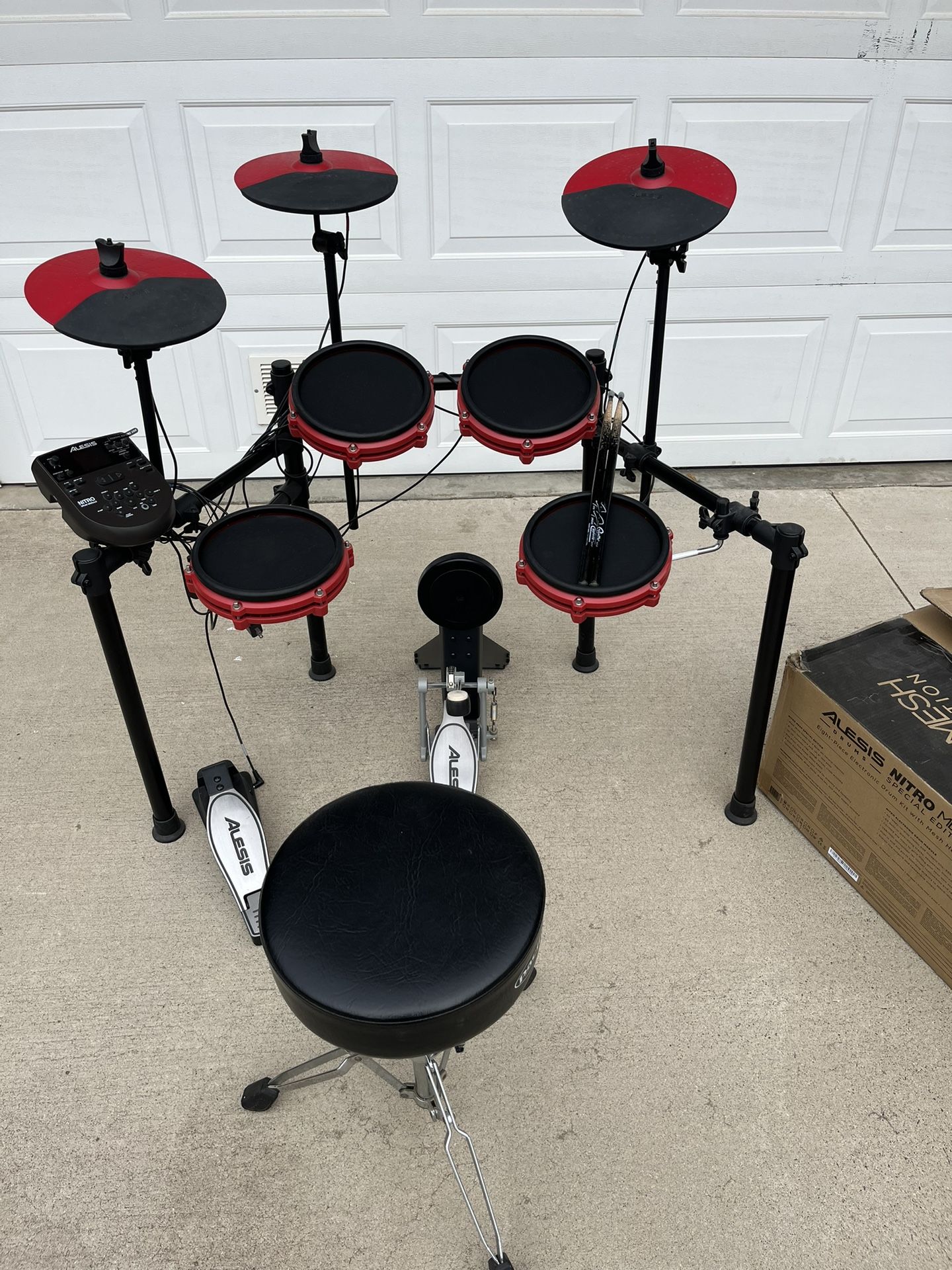 Alesis Strike Electric Drum Set Nitro Mesh W Throne & Pedals