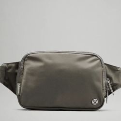 BRAND NEW Lululemon Everywhere Belt Bag Sage Gray