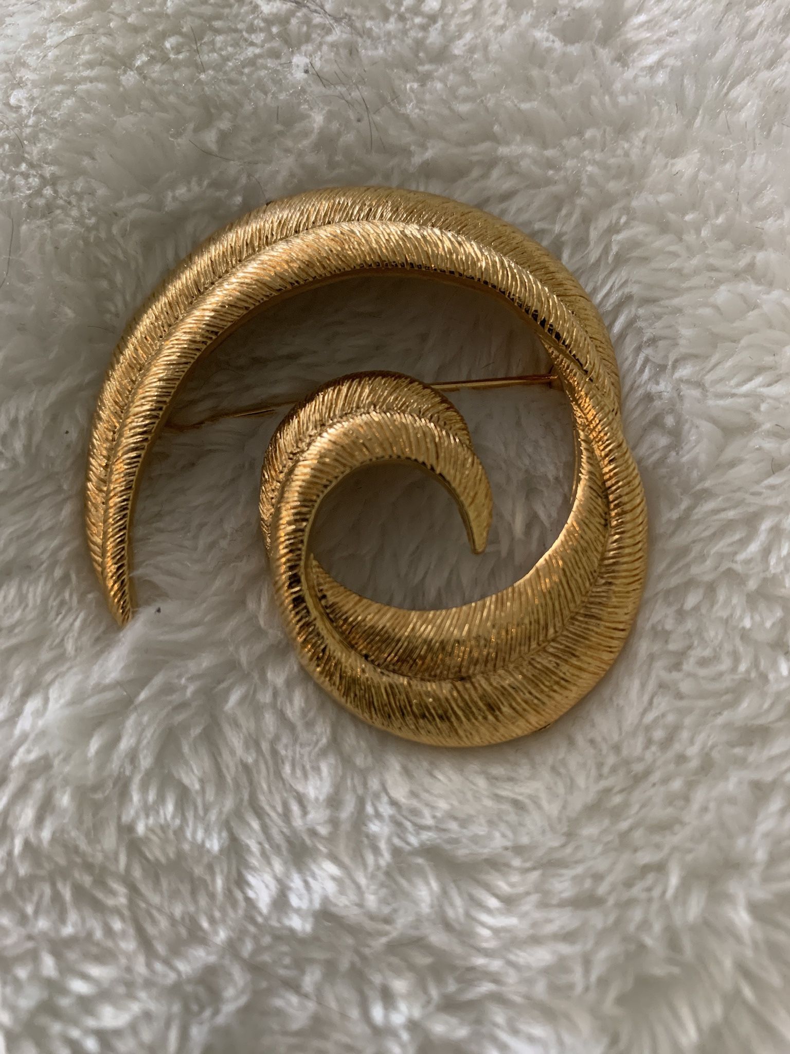 Gold Pin Brouch