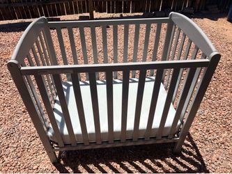 Mini crib