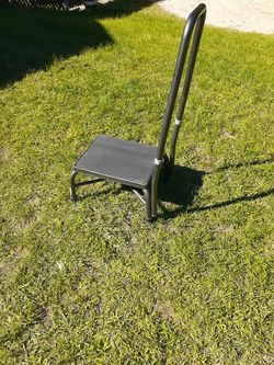 HEAVY-DUTY 600 LB WEIGHT CAPACITY, STEP STOOL WITH HANDRAIL. ASKING $35