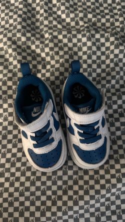 Toddler Nike sneakers 5c