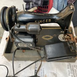 Singer Sewing Machine 