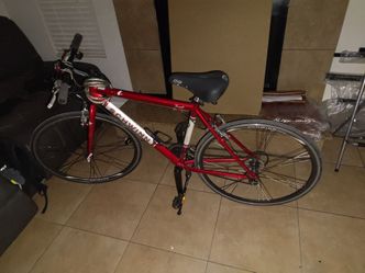 schwinn tourist hybrid road bike with 700c wheels and 21 speeds