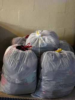 5 bolsas de ropa para vender ..5 bags of clothes for sale