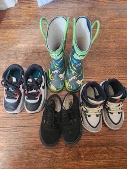 Toddler Boy Shoes- (Size 9)