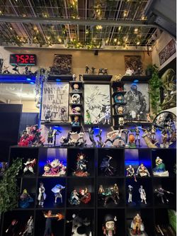 Anime figures/ Funko pops
